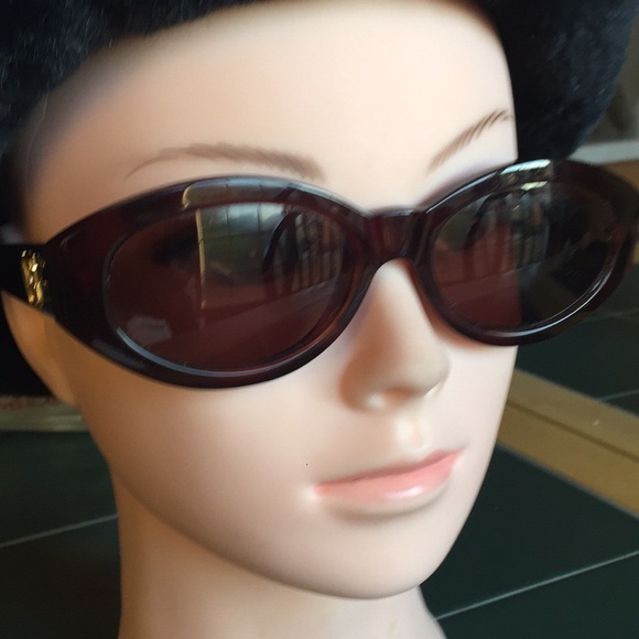 Gianni Versace Sunglasses - Picture 3 of 8
